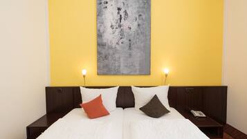 Standard Double Room | Peti besi dalam bilik, meja, Wi-fi percuma, cadar katil