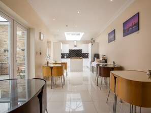 Restaurant - Golden Strand Hotel (London)