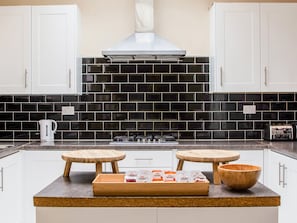 Fridge, electric kettle - Golden Strand Hotel (London)