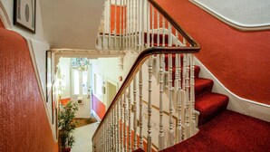 Interior entrance - Golden Strand Hotel (London)