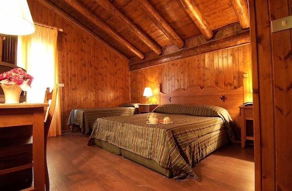 Una cassaforte in camera, culle/letti per bambini (a pagamento)