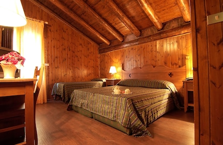 客房内保险箱、婴儿床、床单