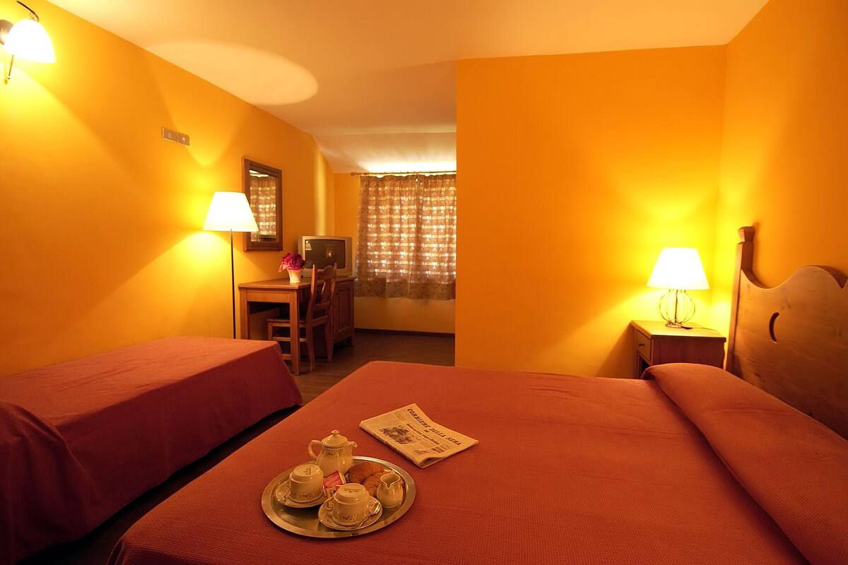 In-room safe, cribs (surcharge), bed sheets