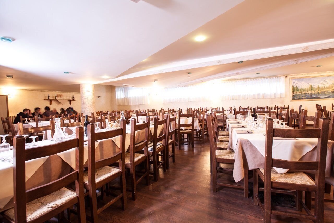 Breakfast, lunch and dinner served