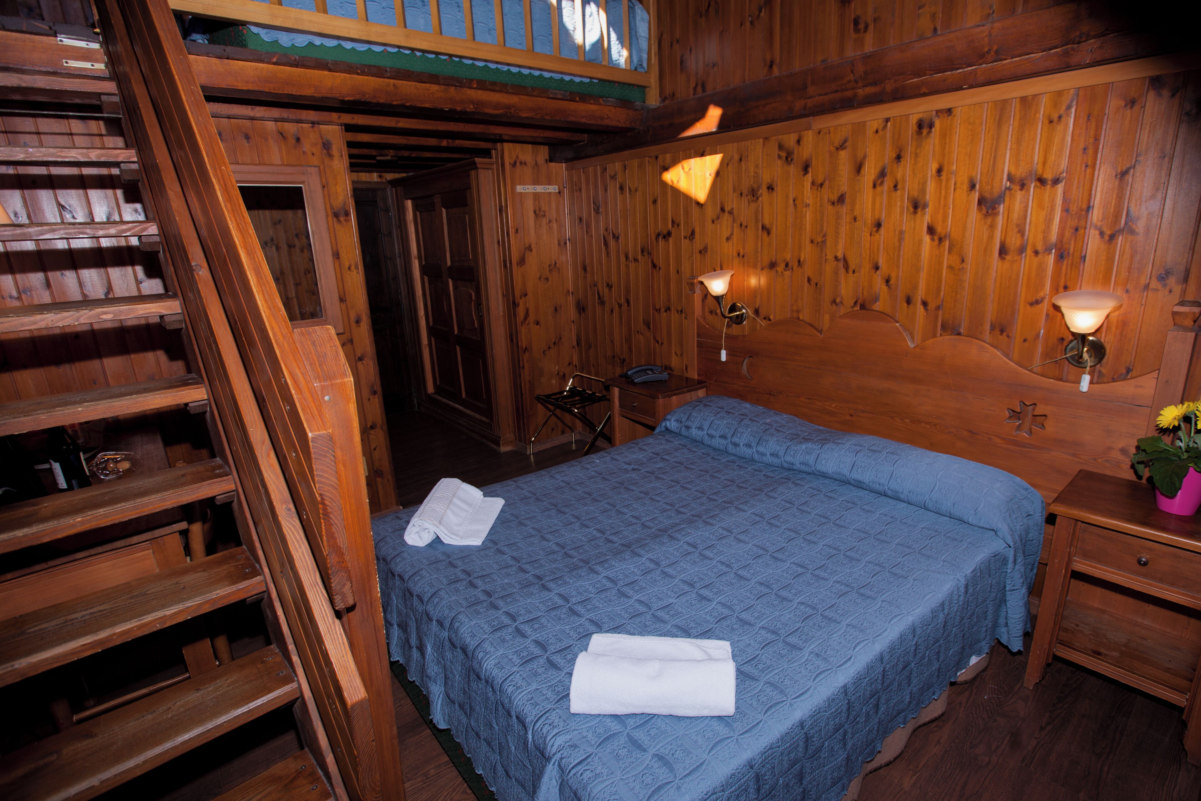 In-room safe, cribs/infant beds, bed sheets