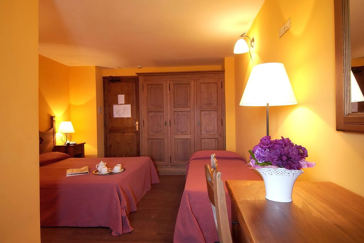 In-room safe, cribs (surcharge), bed sheets