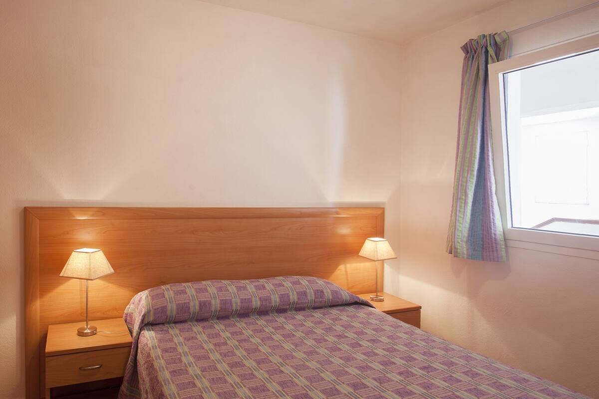 In-room safe, iron/ironing board, cribs/infant beds