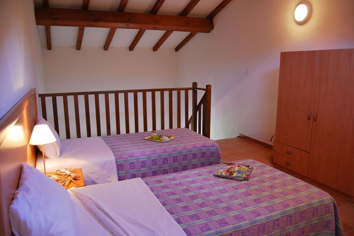 In-room safe, iron/ironing board, cribs/infant beds