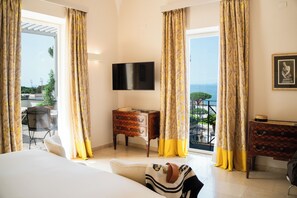 Junior Suite Sea View | Frette Italian sheets, premium bedding, Select Comfort beds, minibar