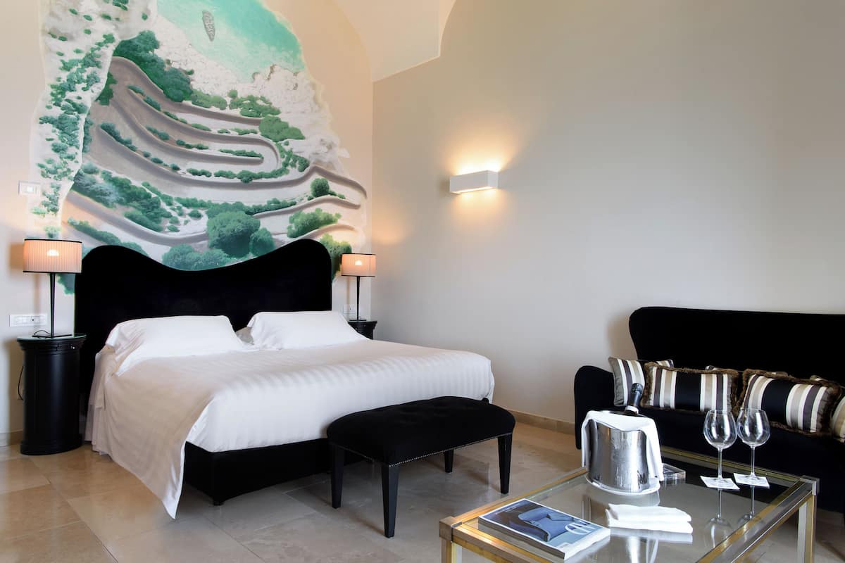 Frette Italian sheets, premium bedding, Select Comfort beds, minibar