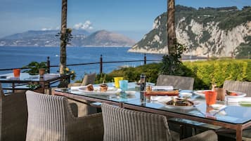 Café da manhã, almoço e jantar