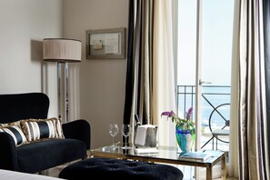 Frette Italian sheets, premium bedding, Select Comfort beds, minibar