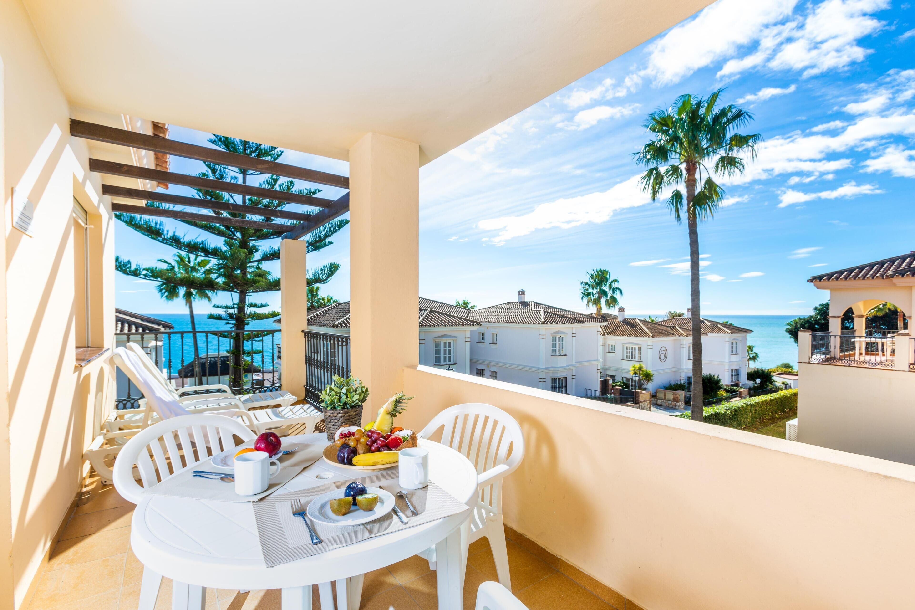 Premium appartement, 2 slaapkamers, uitzicht op zee | Een laptopwerkplek, een strijkplank/strijkijzer, gratis wifi, beddengoed