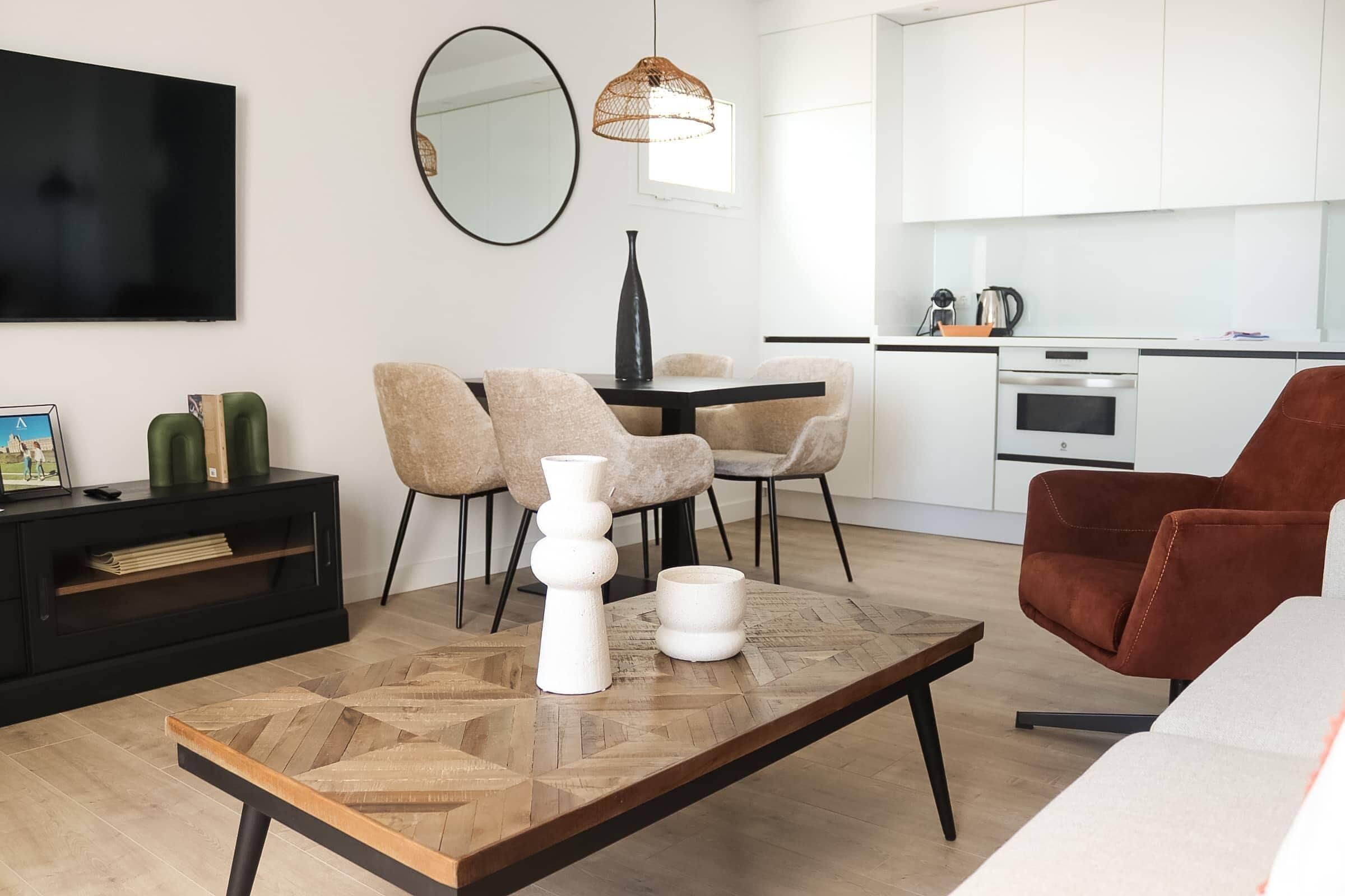 Suite clásica, 2 habitaciones, vista al mar (Master) | Ropa de cama hipoalergénica y espacio para trabajar con laptop 