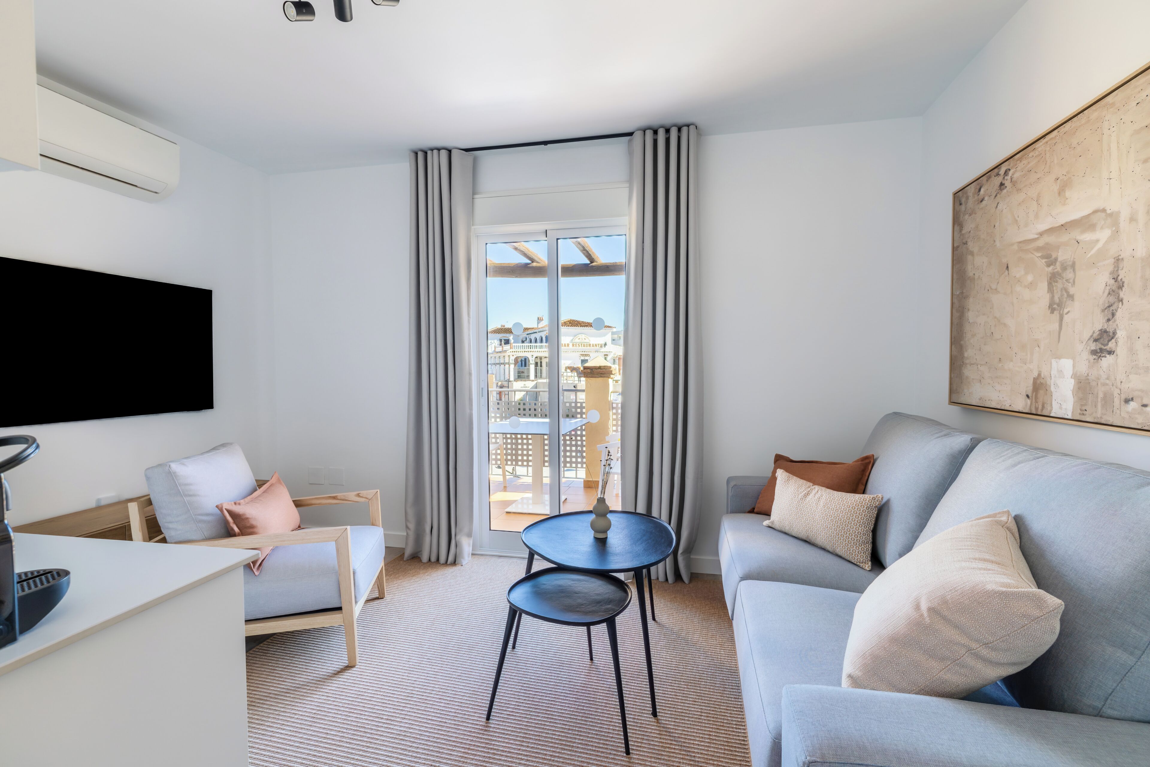 Classic Suite (Master Junior) | Living area | 32-inch LCD TV with satellite channels, books