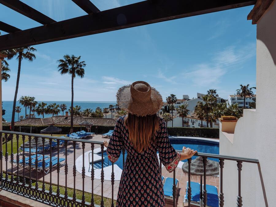 2 buitenzwembaden, parasols voor strand/zwembad