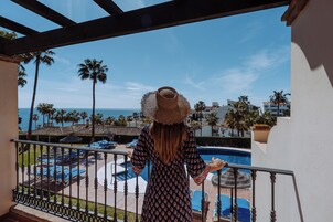 2 piscinas al aire libre, sombrillas, sillones reclinables de piscina