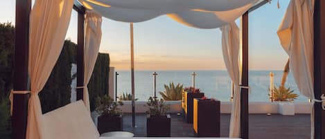 Espace de travail pour ordinateurs portables, fer et planche Ă repasser