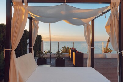 Ramada Hotel & Suites by Wyndham Costa del Sol