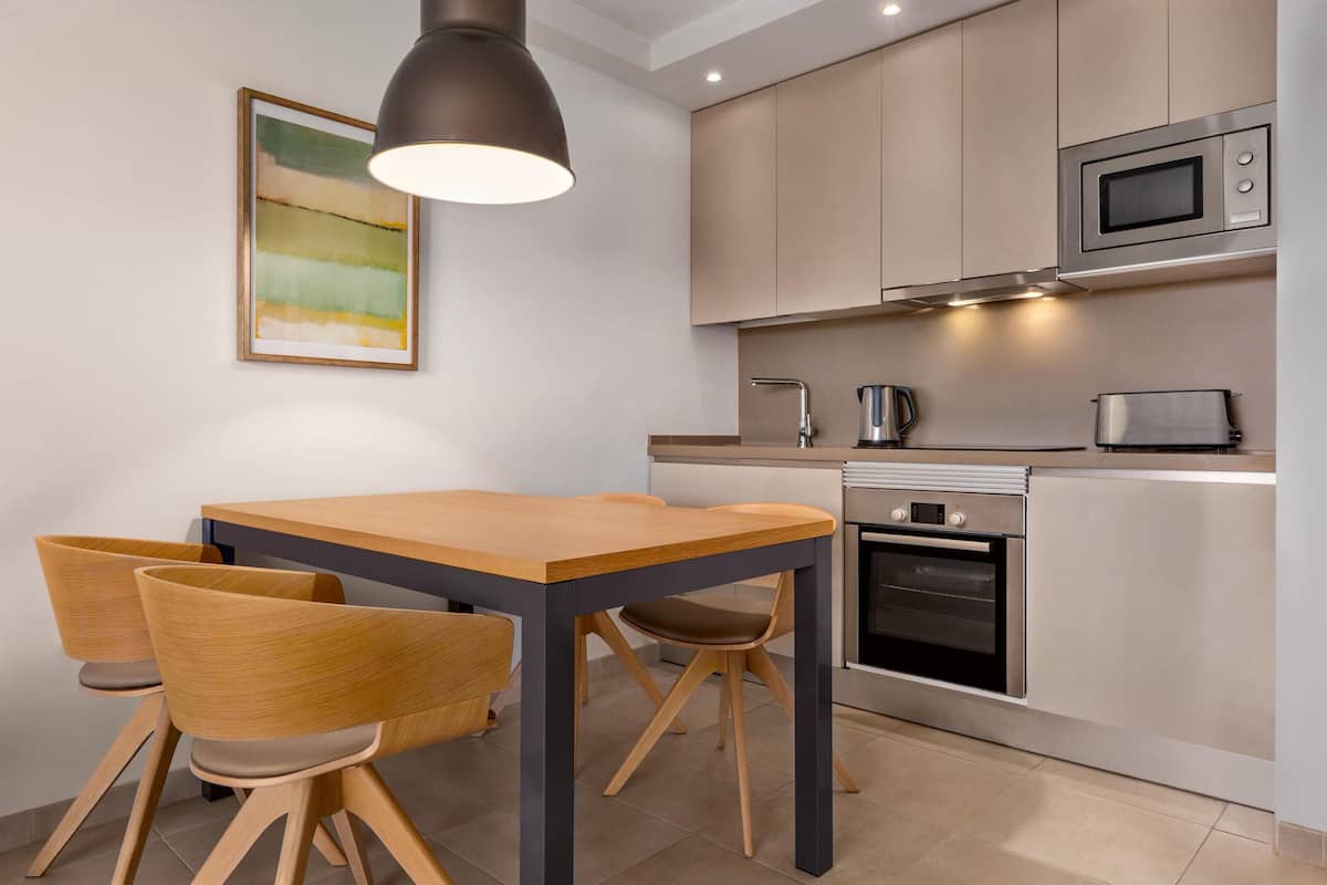 Laptop workspace, iron/ironing board, free WiFi, bed sheets