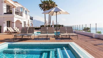 Laptop workspace, iron/ironing board, free WiFi, bed sheets