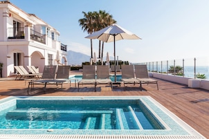 Laptop workspace, iron/ironing board, free WiFi, bed sheets