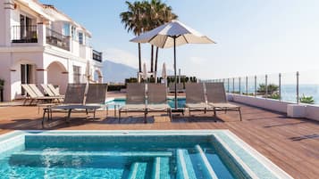 Laptop workspace, iron/ironing board, free WiFi, bed sheets