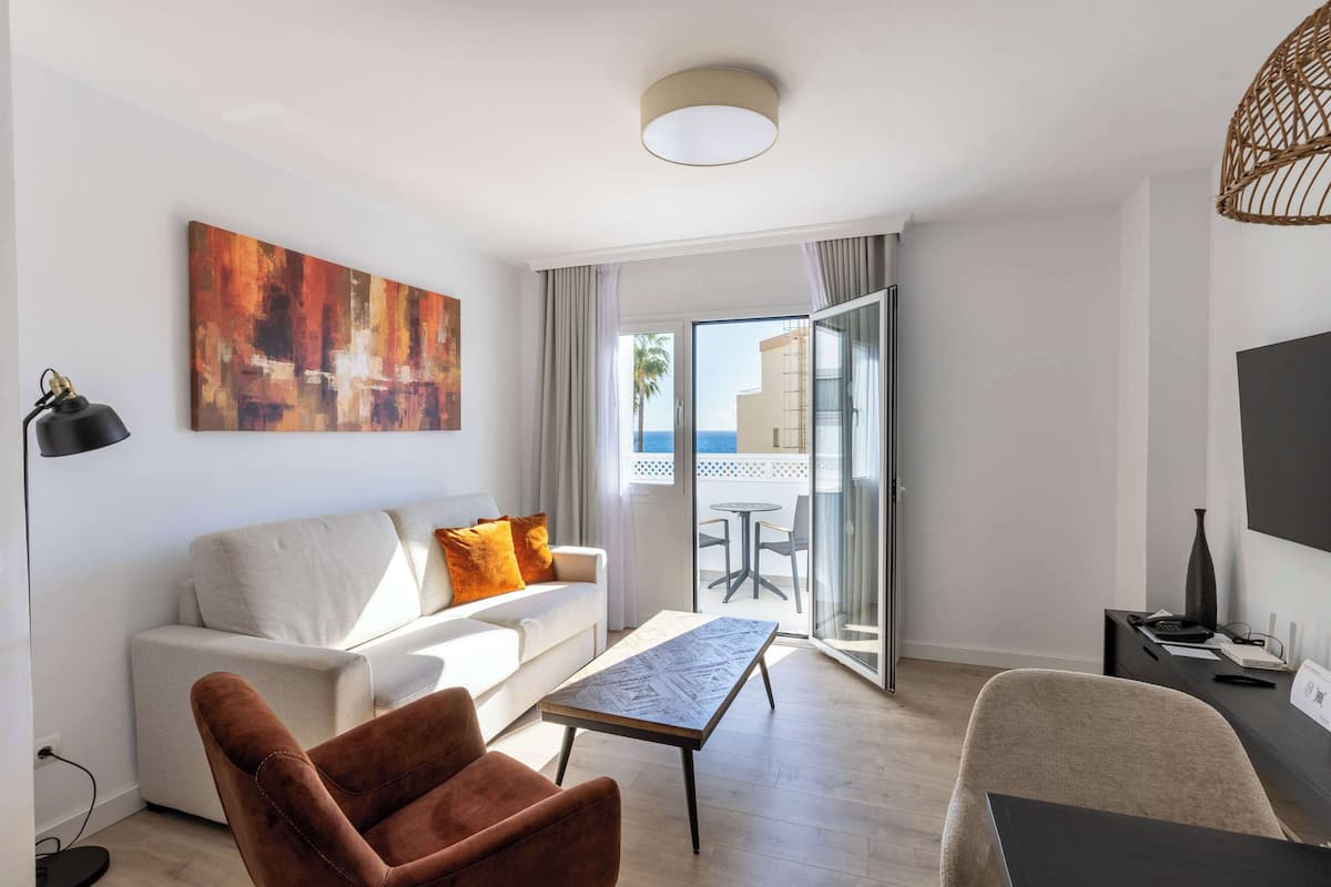 Classic Suite, 2 Bedrooms (Master) | Hypo-allergenic bedding, laptop workspace, iron/ironing board, free WiFi