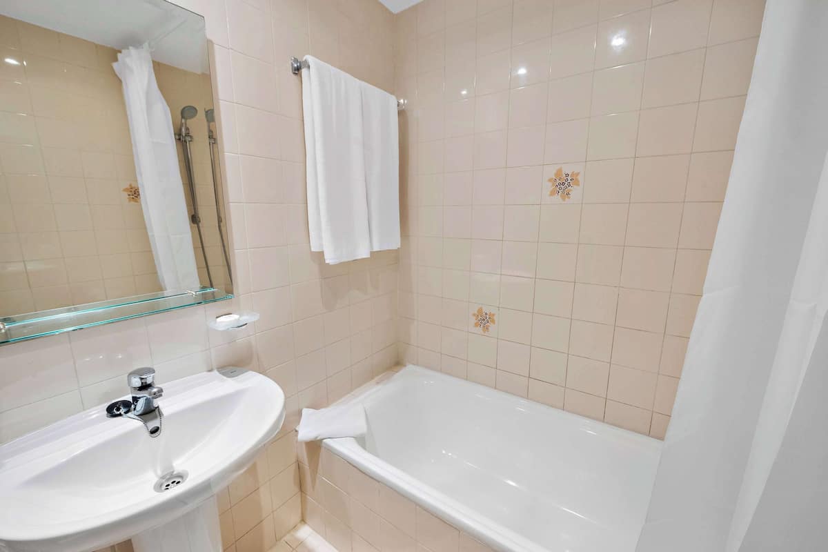 Classic Apartment, 2 Bedrooms, Sea View | Bathroom | Shower, rainfall showerhead, hair dryer, towels