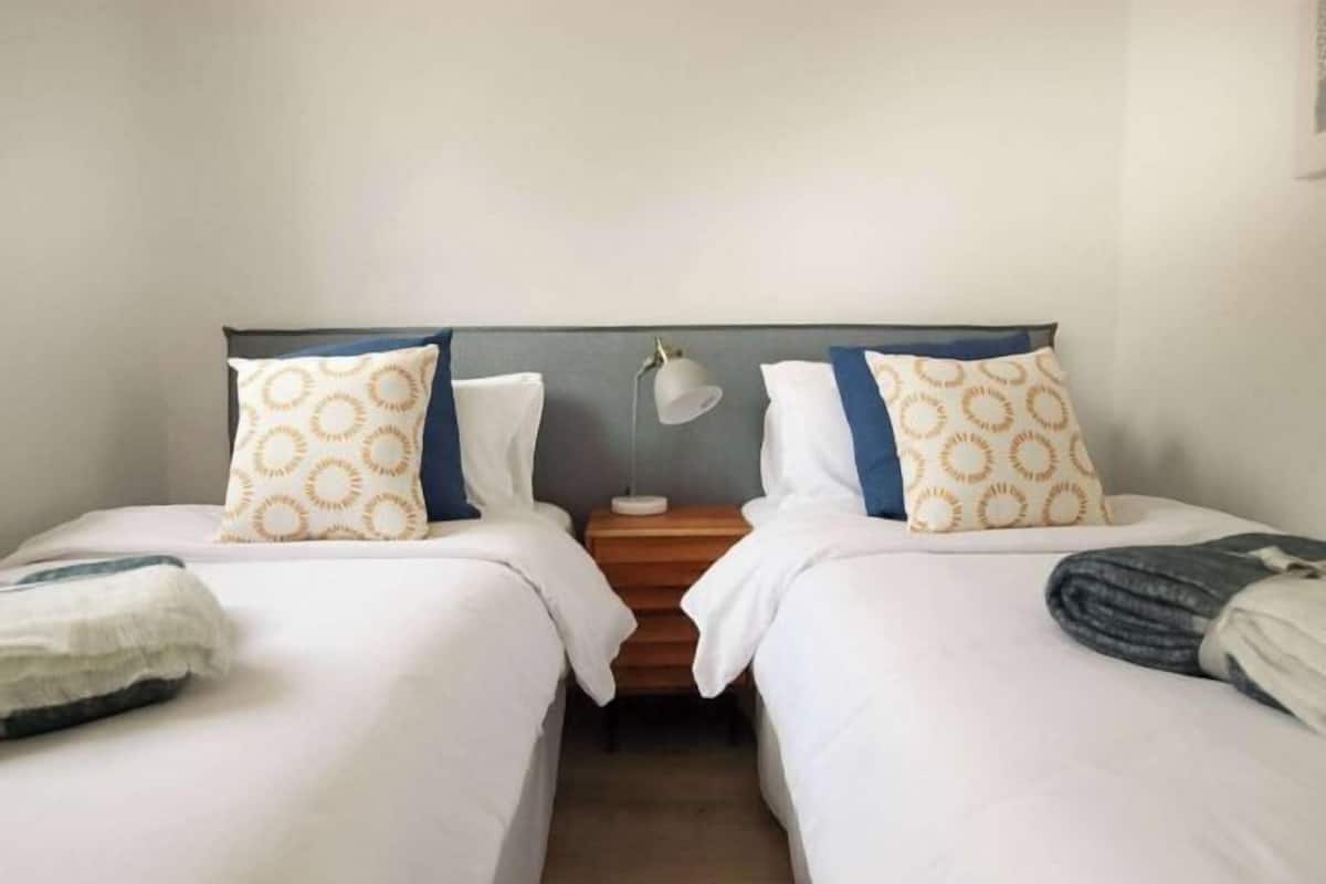 Hypo-allergenic bedding, laptop workspace, iron/ironing board, free WiFi
