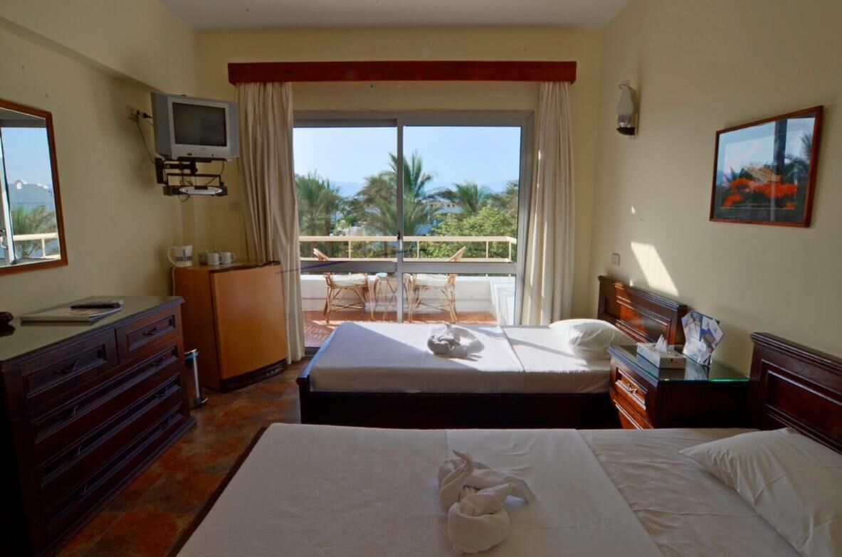 minibar, in-room safe, free wifi, bed sheets