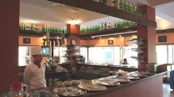 Breakfast, lunch, dinner served; international cuisine