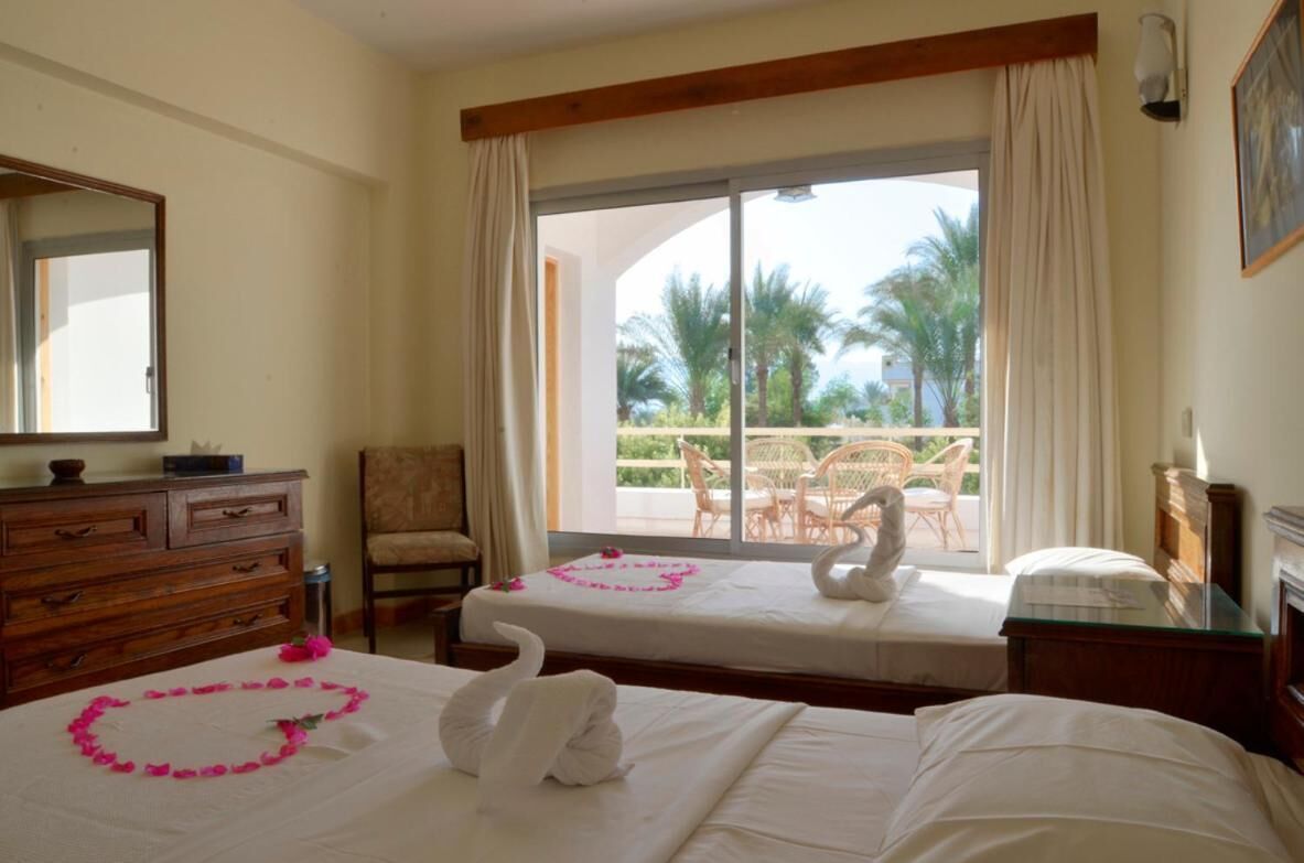 Minibar, caja de seguridad en la habitación, wifi gratis y ropa de cama 