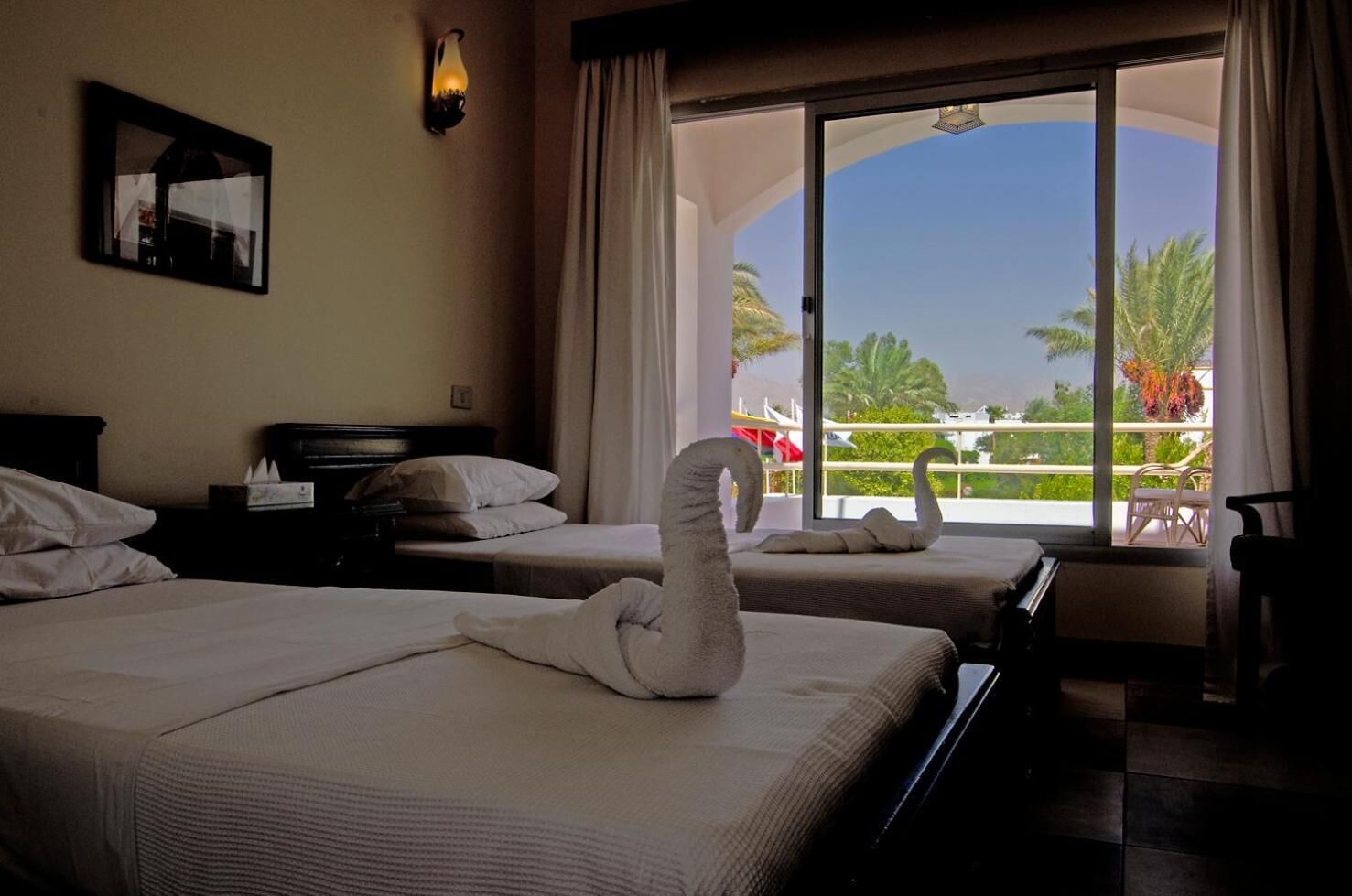 minibar, in-room safe, free wifi, bed sheets