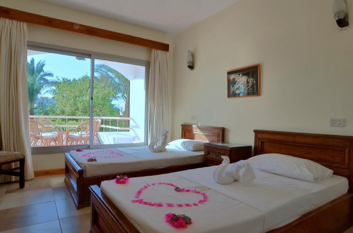 minibar, in-room safe, free wifi, bed sheets