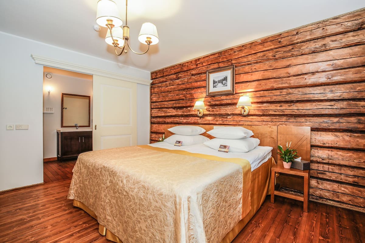 suite | 1 bedroom, in-room safe, desk, blackout curtains