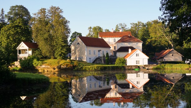 A lakeside property with multiple buildings, a dock, and a reflection in the water. - Vihula Manor Country Club and Spa (Vihula)