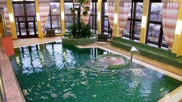 Indoor pool, sun loungers