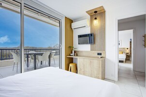 Chambre Familiale Rooftop vue montagne | Minibar, coffres-forts dans les chambres, bureau