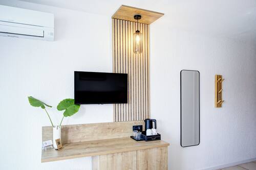 Minibar, Zimmersafe, Schreibtisch, laptopgeeigneter Arbeitsplatz