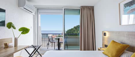 Minibar, in-room safe, desk, laptop workspace