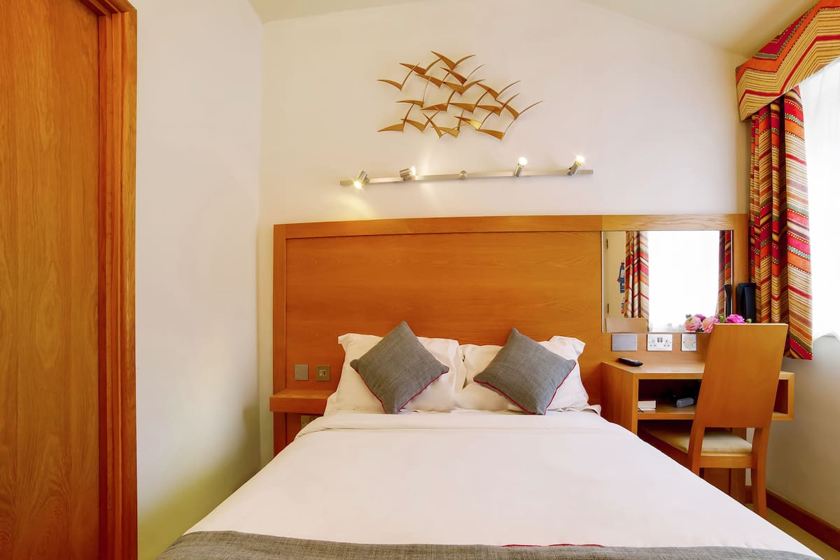 Standard Double Room | 1 bedroom, premium bedding, in-room safe, desk