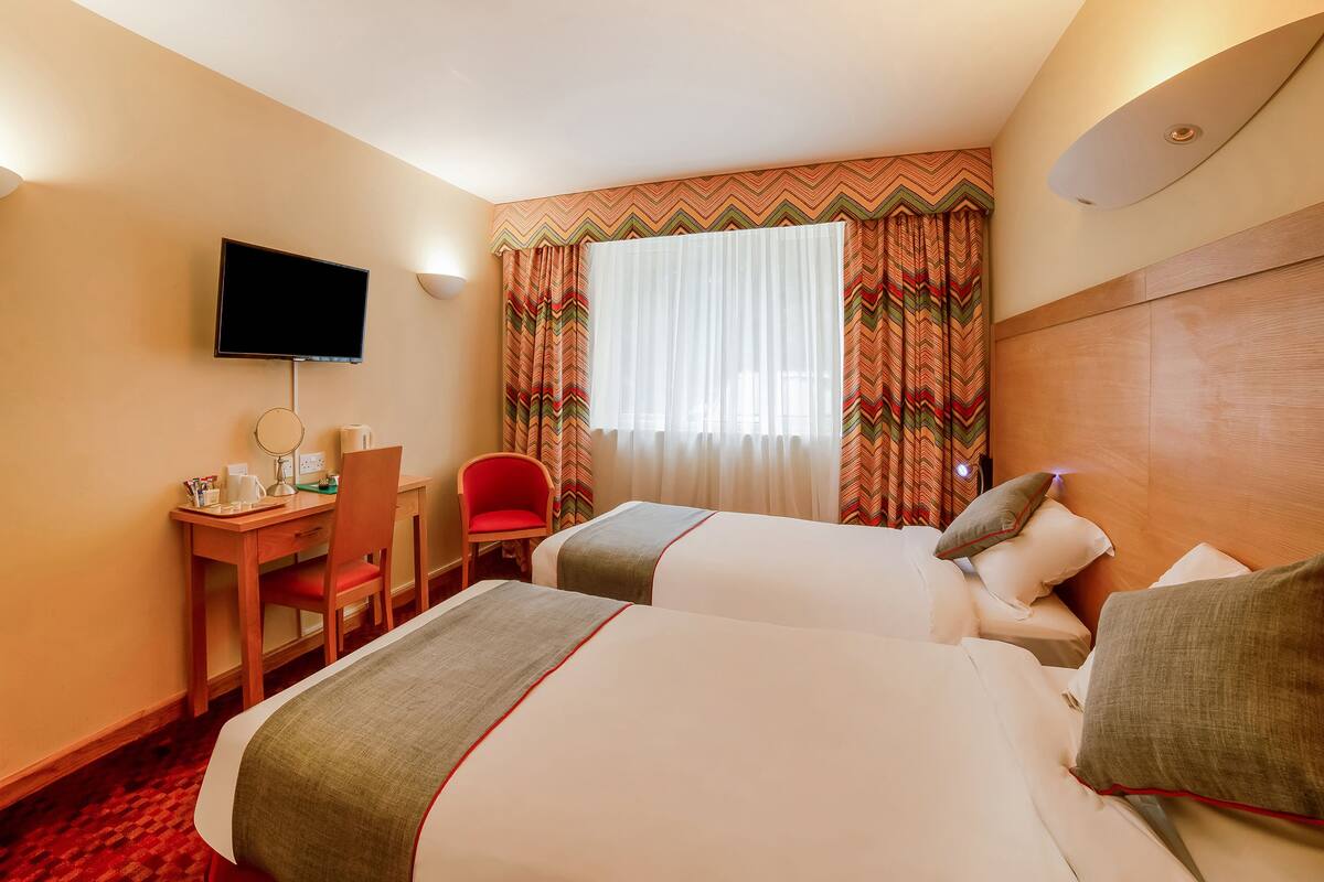 1 bedroom, premium bedding, in-room safe, desk