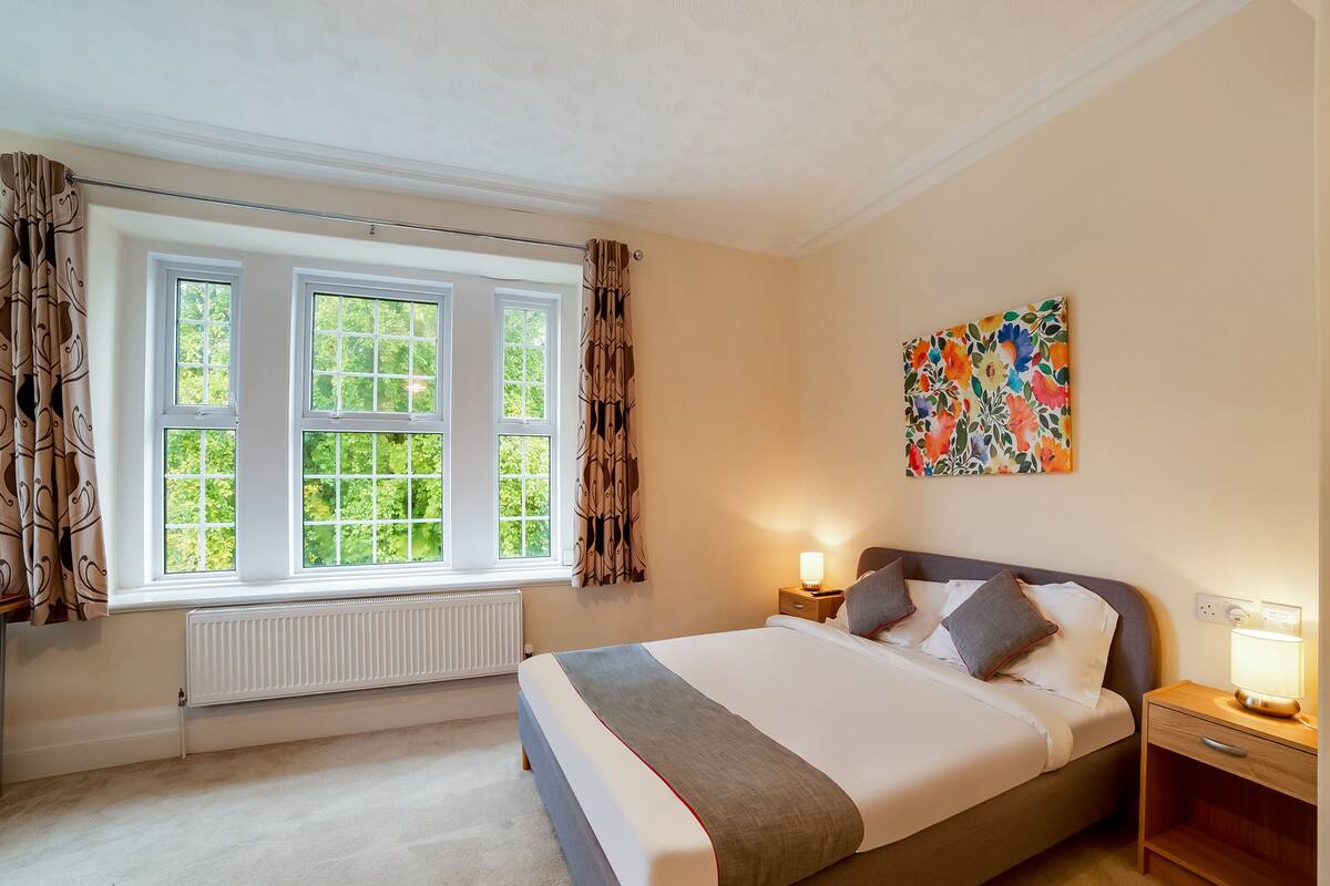 1 bedroom, premium bedding, in-room safe, desk