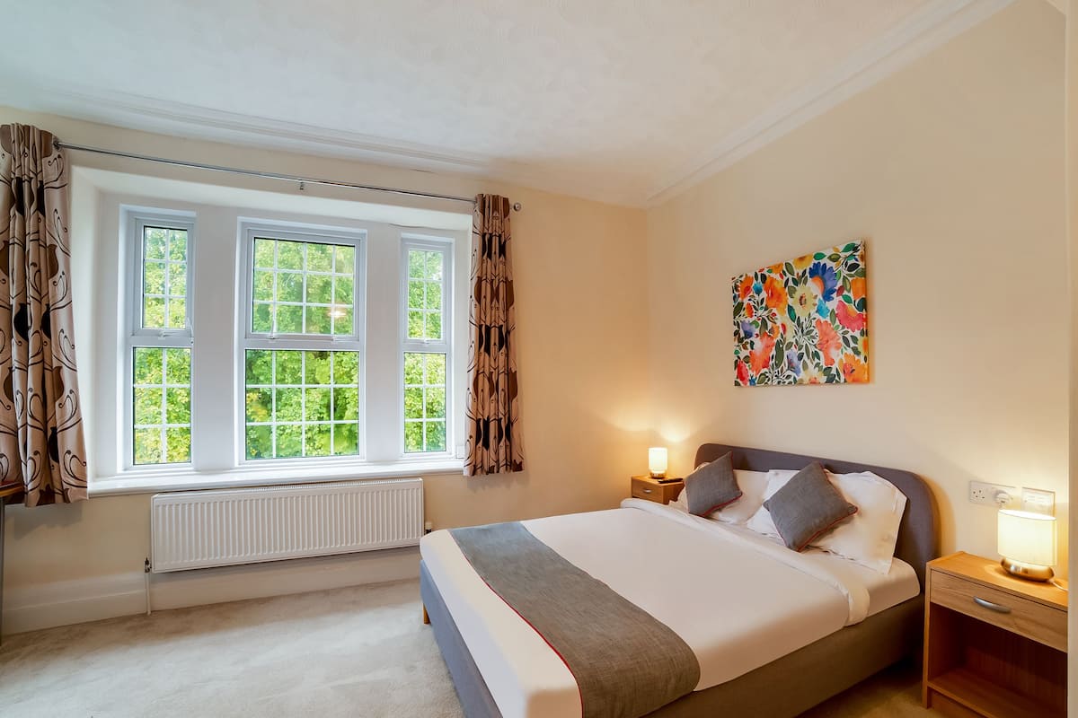 1 bedroom, premium bedding, in-room safe, desk