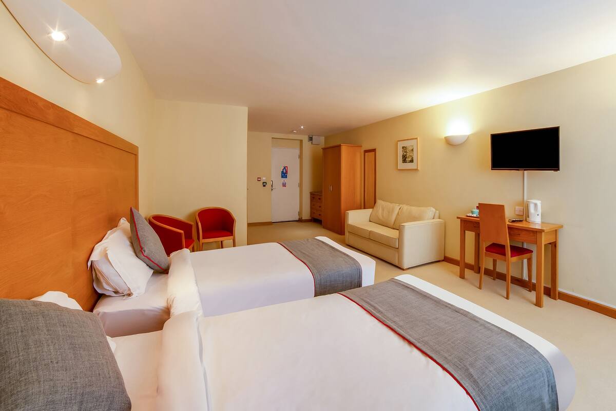 1 bedroom, premium bedding, in-room safe, desk