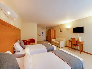 Chambre supérieure avec lits jumeaux, 2 lits jumeaux | 1 chambre, literie de qualité, coffre-fort pour ordinateur portable