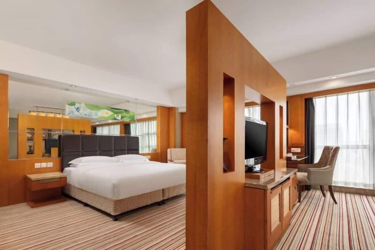 Minibar, in-room safe, desk, blackout drapes
