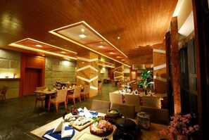 4 restaurants, breakfast, lunch, dinner served; Chinese cuisine - Empark Grand Hotel Xian (Xi'an)