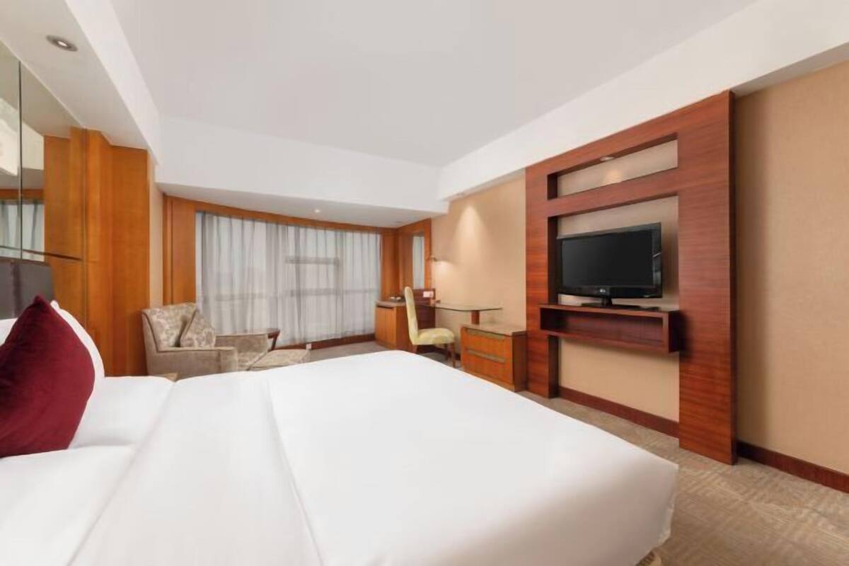 Minibar, in-room safe, desk, blackout curtains